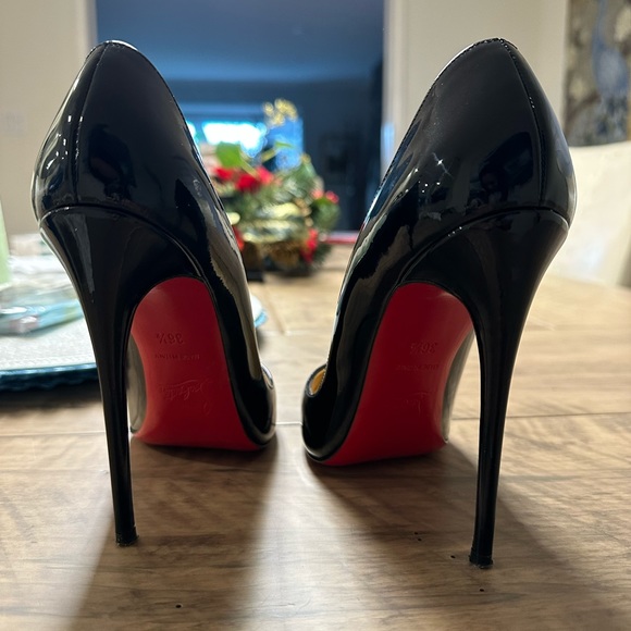 Louboutin  “So Kate” patent calf leather. - Picture 4 of 9
